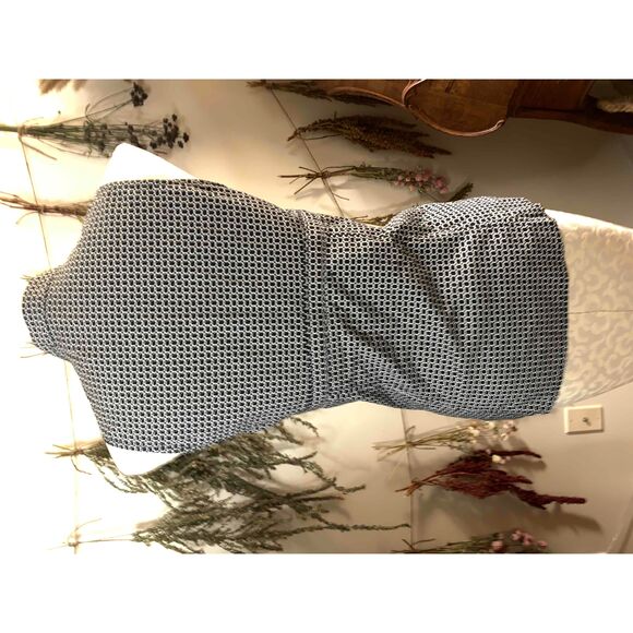 Express Black Patterned Sleeveless Belted Buttoned Front Blouse Womens Small - Picture 4 of 5